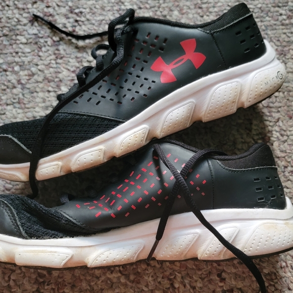 Under Armor Youth Athletic shoes - Picture 2 of 6